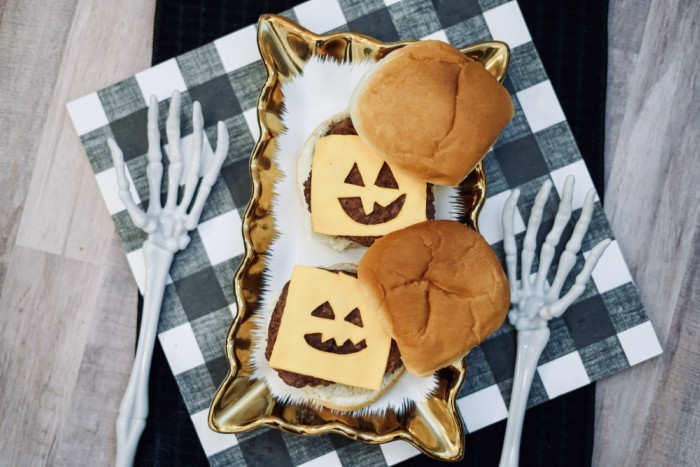 Easy Halloween Pumpkin Cheeseburgers