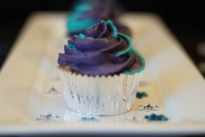 Easy Frozen 2 Birthday Cupcakes