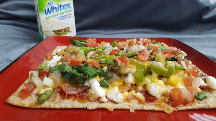 How to Make a Healthy Flatbread Breakfast Pizza