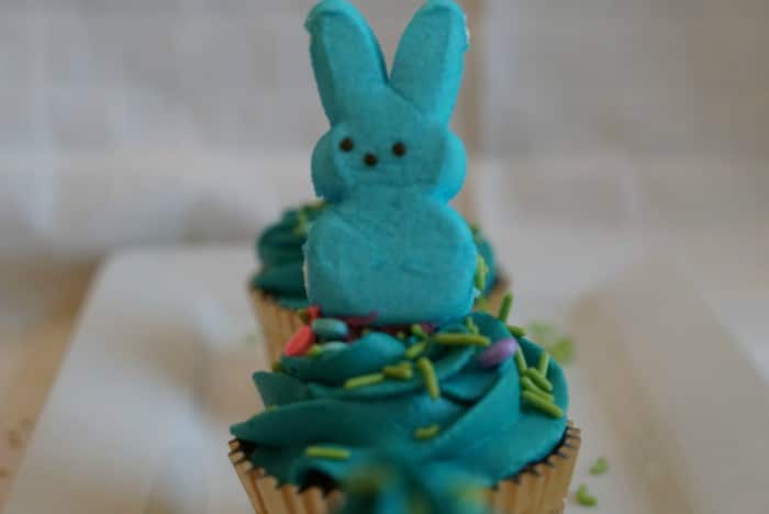 Easy Easter Cupcakes with Bunny Peeps