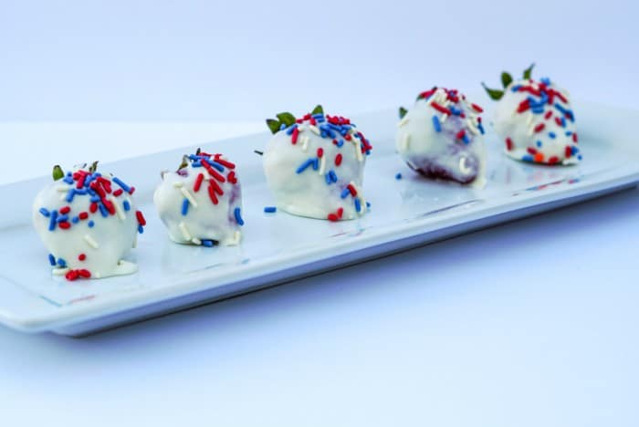 How to Make Patriotic Chocolate Covered Strawberries