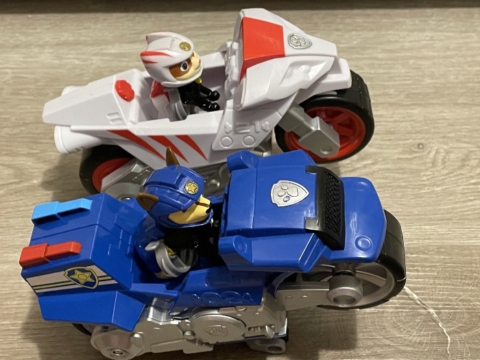 Paw Patrol Moto Pups Chase and Wild Cat Motorcycles