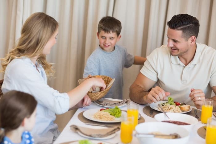family eating healthy while dining out