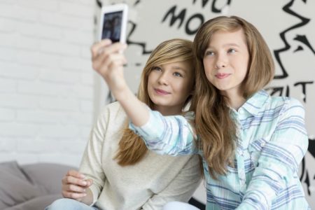 8 Smart Reasons Why Your Should Give Your Teenager a SmartPhone