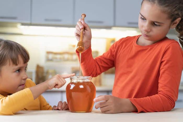 Healing With Honey: The Benefits of Honey for Your Kids