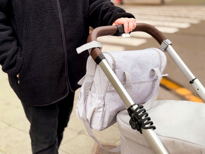What to Pack in Diaper bag for Mom
