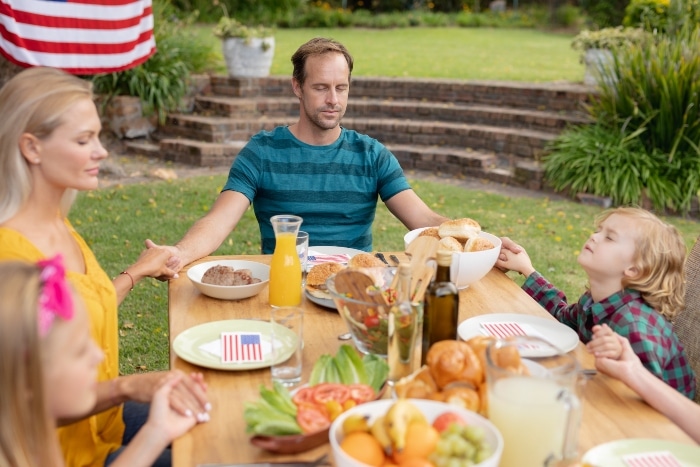 Benefits of Family Meals During 4th Trimester