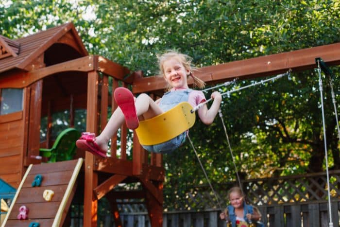 Simple Ways To Keep Your Kids Entertained Outdoors